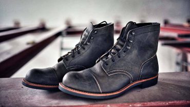 Hochwertige schwarze Lederschuhe mit robustem Design, ideal für formelle Anlässe und den Alltag. Perfekt für stilbewusste Männer, die Komfort und Eleganz suchen.